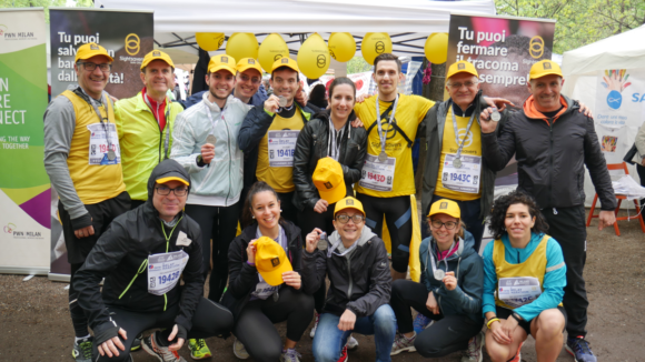 Foto di gruppo con i maratoneti della vista alla Milano marathon il 7 aprile 2019