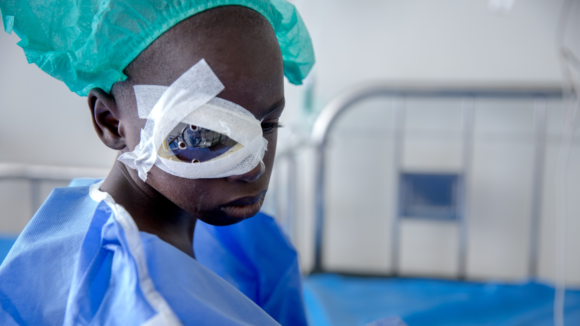 Souleymane ha una benda sull'occhio.