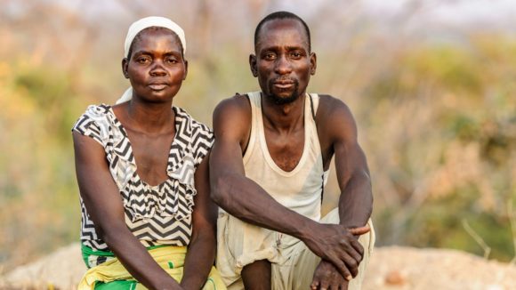 glora la mamma dei gemellini e il loro papà.