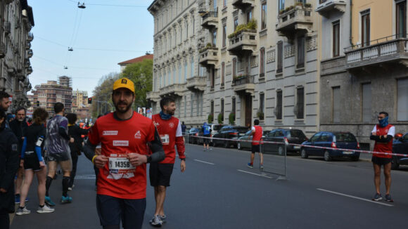 Maratoneta che corre.
