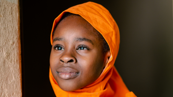 Khadija in primo piano.